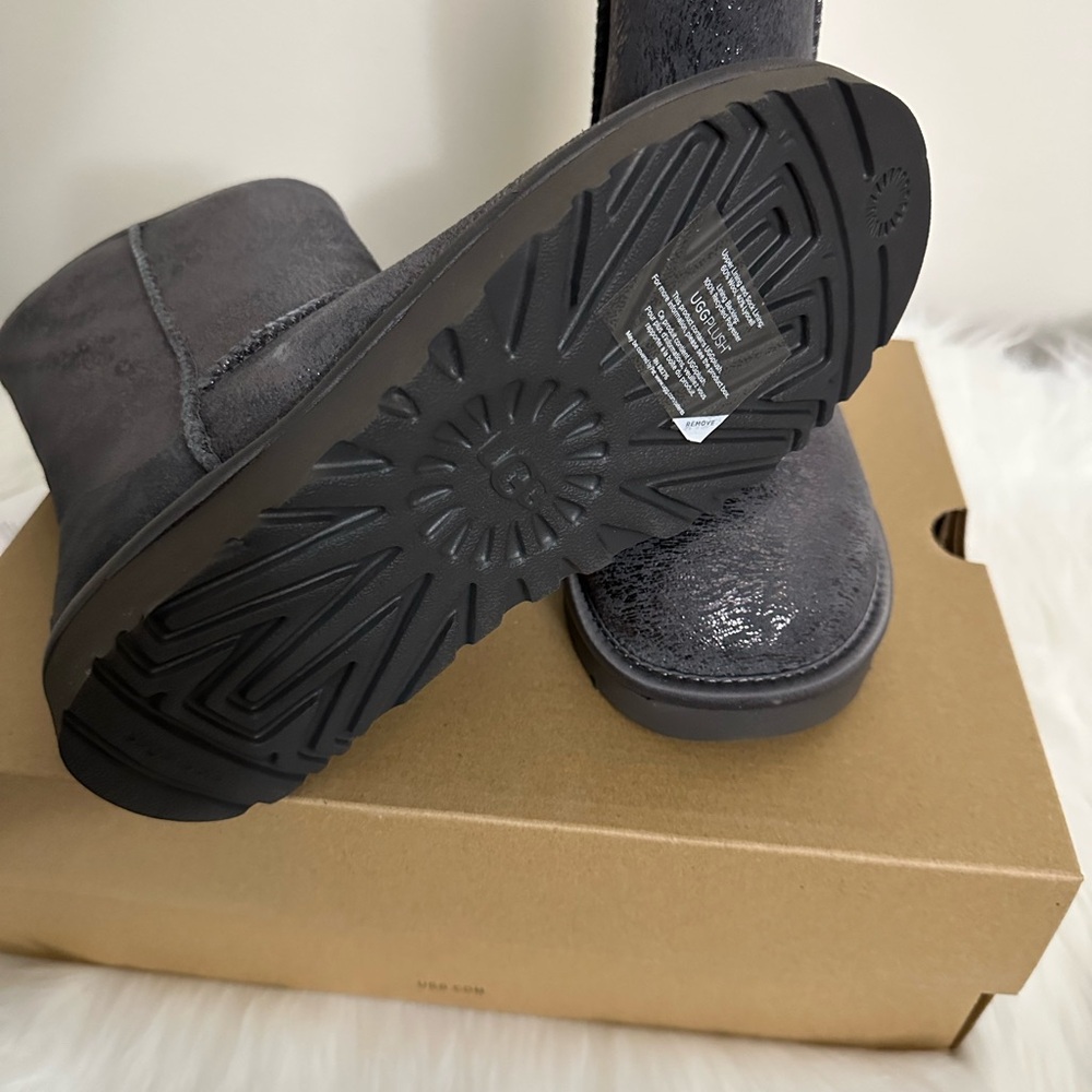 🆕 UGG Short Gray Matte Marble Boots - Size: 6 - Picture 8 of 13